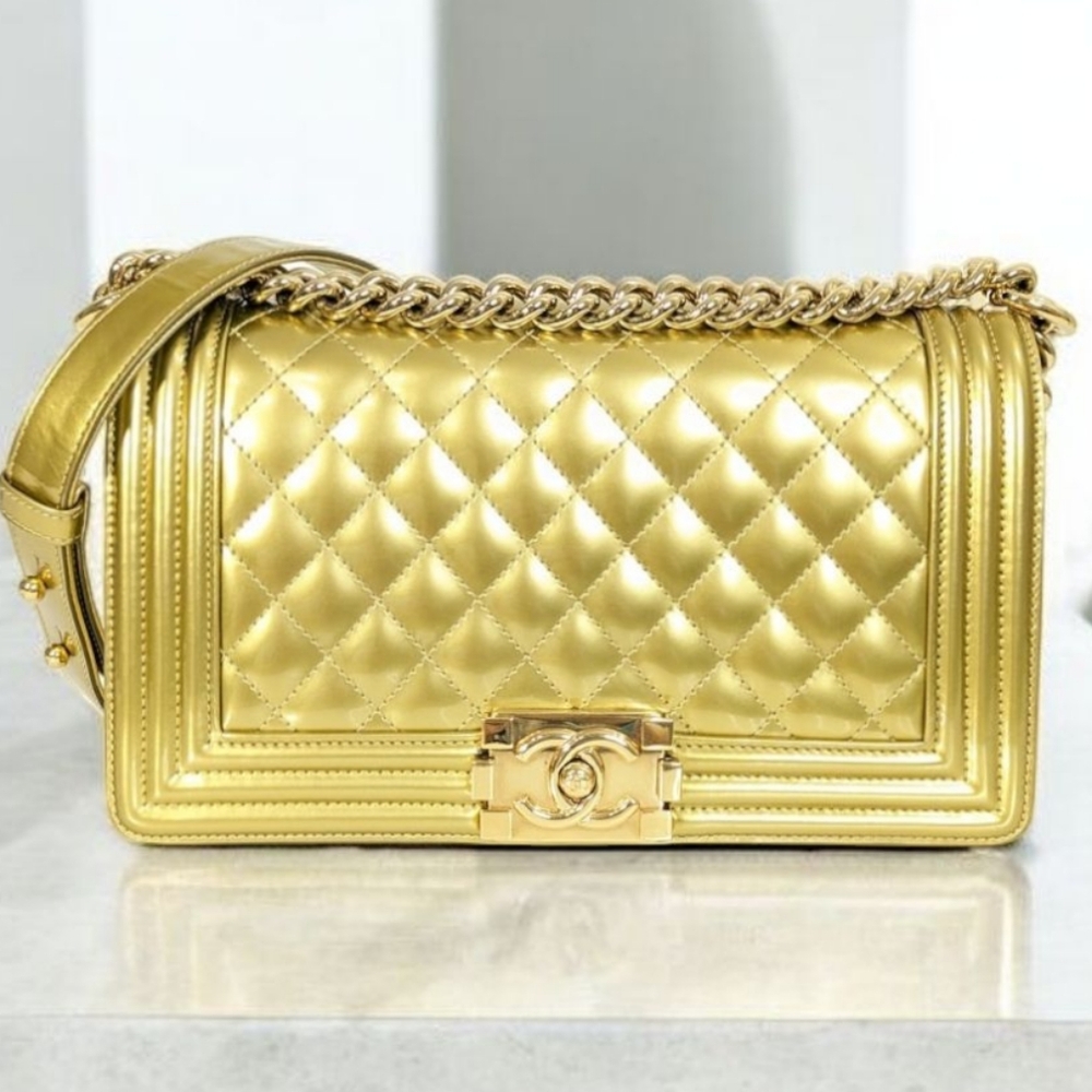 ✨️Super Rare Authentic Chanel Boy Flap Gold Quilted Patent Medium Bag - Picture 5 of 16